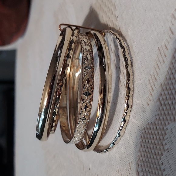 5 Pc Assorted Vintage Silver Assorted attached Bangle Bracelet Set - Picture 12 of 14